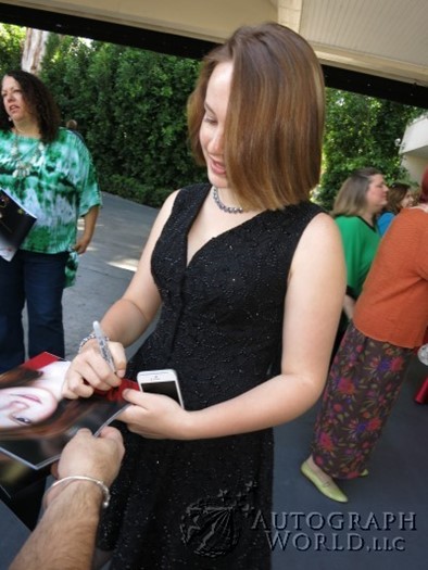 Mandalynn Carlson autograph