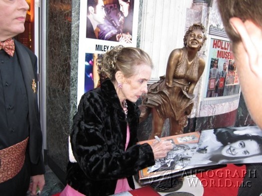 Margaret O'Brien autograph