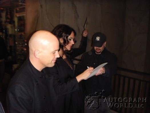 Maria Grazia Cucinotta autograph