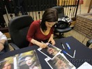 Mariana Klaveno signing proof
