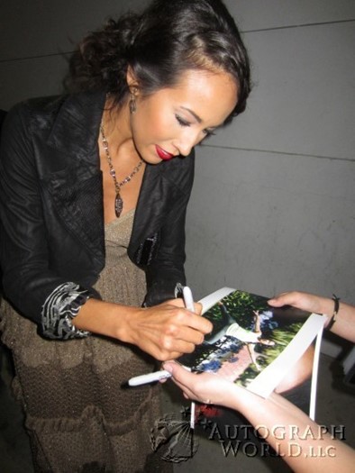 Marisa Quinn autograph