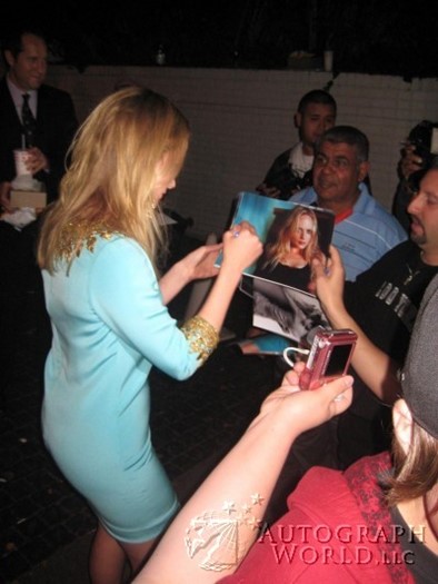 Marley Shelton autograph