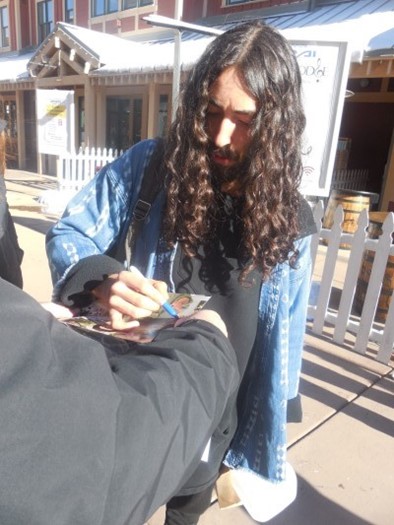 Mateo Arias autograph