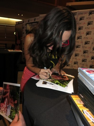 Maya Grand autograph