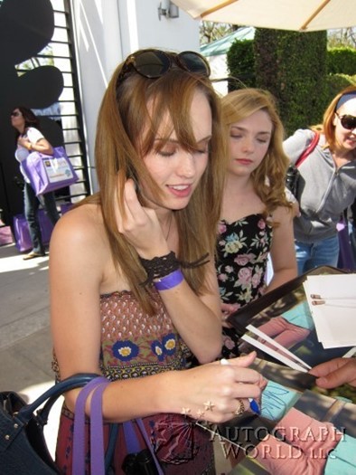 Meaghan Jette Martin autograph