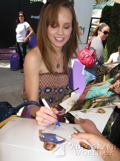 Meaghan Jette Martin autograph