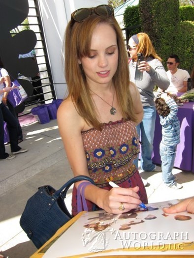 Meaghan Jette Martin autograph