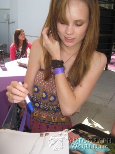 Meaghan Jette Martin autograph