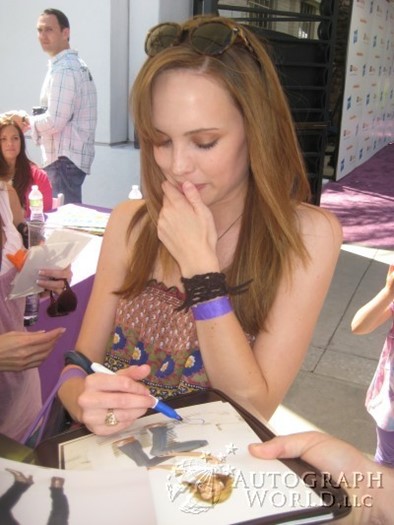 Meaghan Jette Martin autograph