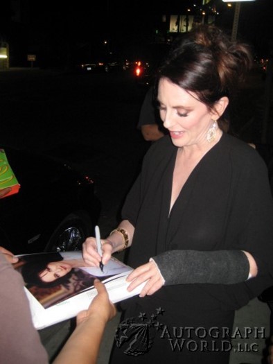 Megan Mullally autograph