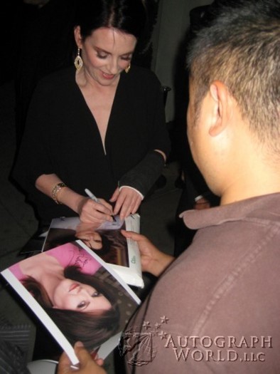 Megan Mullally autograph
