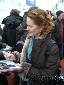 Melissa Leo autograph