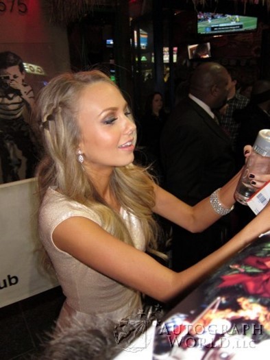 Melissa Ordway autograph