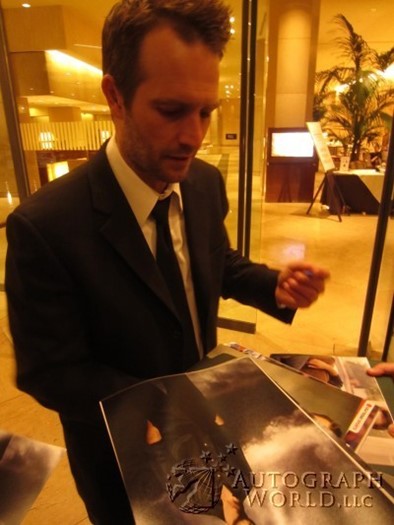 Michael Vartan autograph