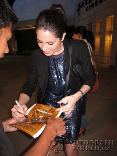 Michelle Borth autograph