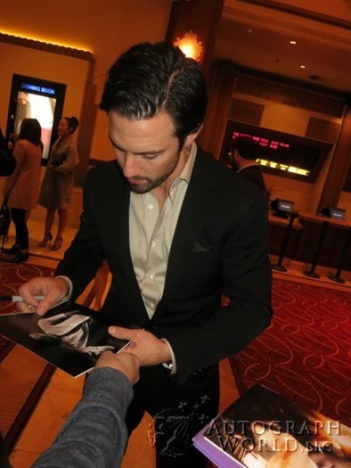 Milo Ventimiglia autograph