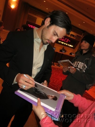 Milo Ventimiglia autograph