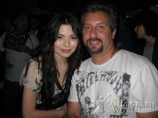 Miranda Cosgrove autograph
