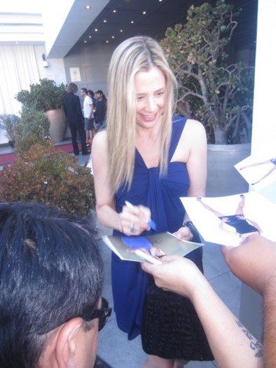 Mira Sorvino autograph