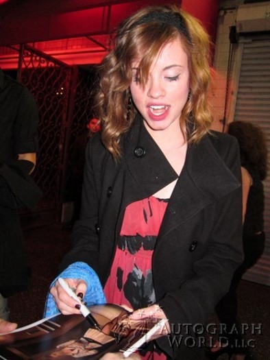 Molly Burnett autograph