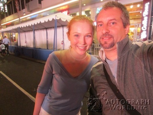 Molly Quinn autograph