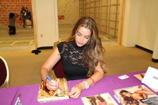 Monica Leigh autograph