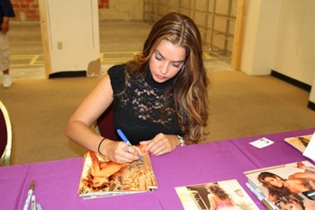 Monica Leigh autograph