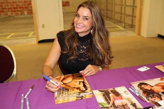 Monica Leigh autograph