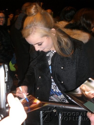 Morgan Saylor autograph