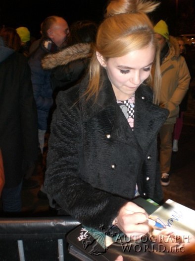 Morgan Saylor autograph