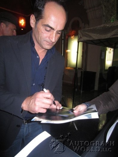 Navid Negahban autograph