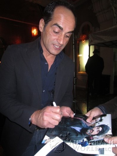 Navid Negahban autograph