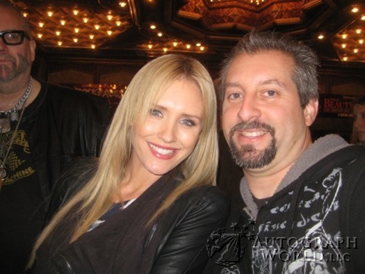 Nicky Whelan autograph