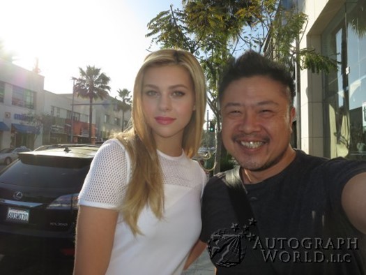Nicola Peltz autograph
