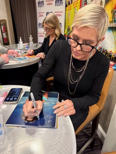 Nicole Eggert autograph