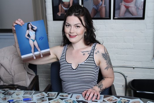 Nicole Marie autograph