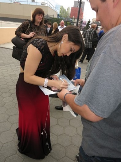 Nicole Samantha Huff autograph