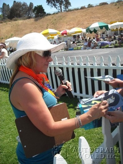 Nicole Sullivan autograph