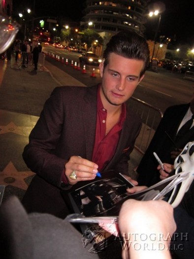 Nico Tortorella autograph
