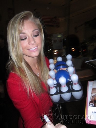 Nikki Leigh autograph