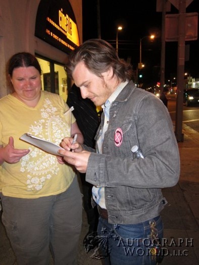 Noah Segan autograph