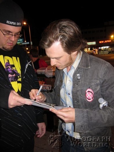 Noah Segan autograph