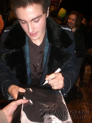 Noah Silver autograph