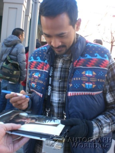 Oka Antara autograph