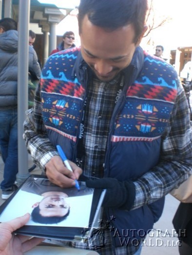 Oka Antara autograph