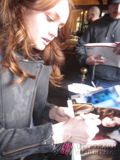 Olivia Cooke autograph