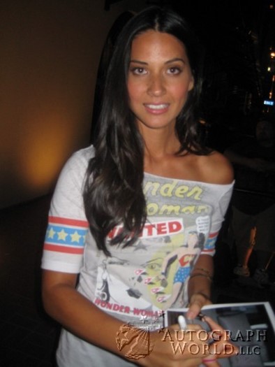 Olivia Munn autograph
