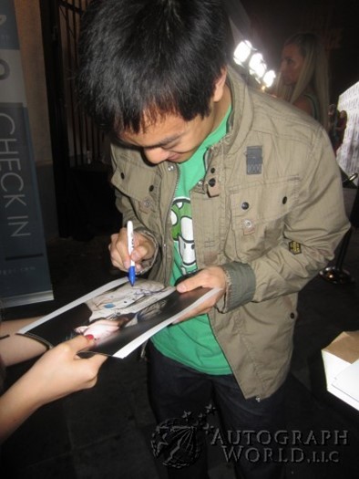 Osric Chau autograph
