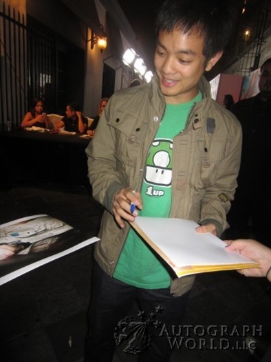 Osric Chau autograph