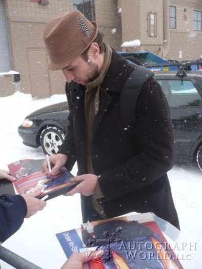 Pablo Schreiber autograph